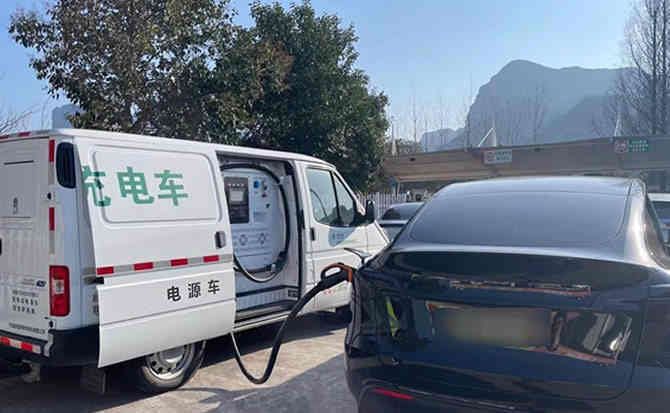 磐石汽车搭电